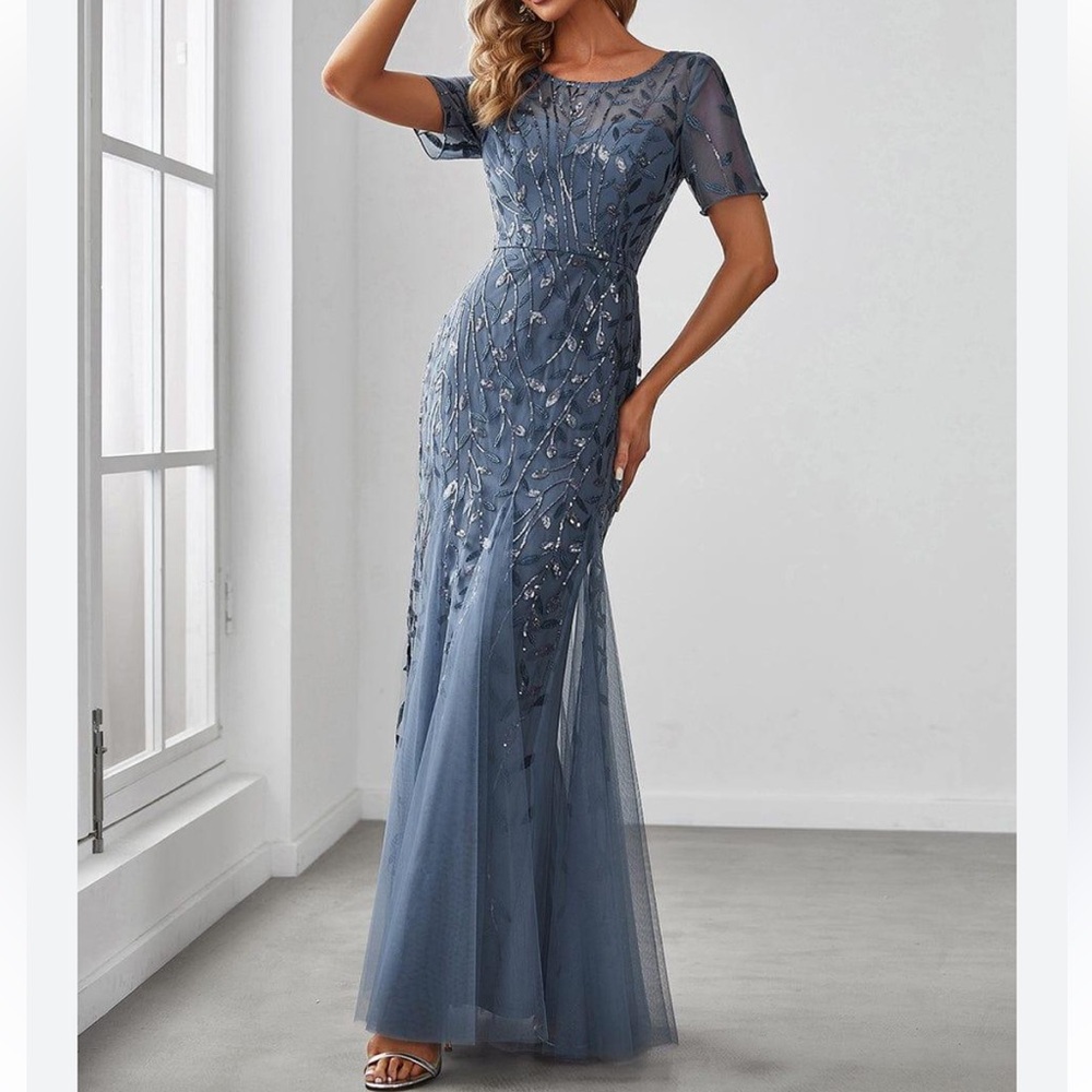 Ever Pretty💙Blue Maxi Tulle Sequin Dress with Sleeves. Size 4